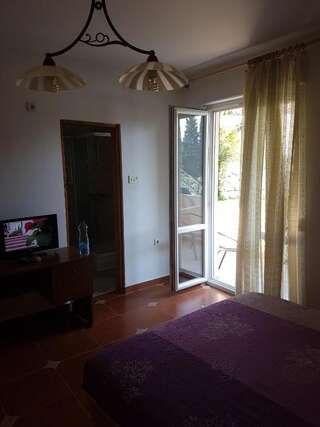 Апартаменты Apartments Montenegro Risan Čučković Рисан Номер-студио-32